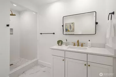 1014 4th Avenue N, Seattle, WA 98109 - Photo 16