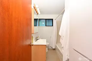 1529 NE 107th St, Seattle, WA 98125 - Photo 14
