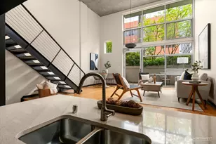 401 9th Ave N, Seattle, WA 98109 - Photo 2