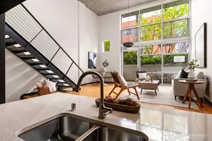 401 9th Ave N, Seattle, WA 98109 - Photo 2