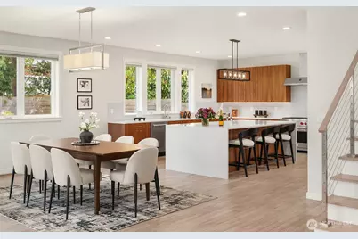 12516 Phinney Avenue N, Seattle, WA 98133 - Photo 2