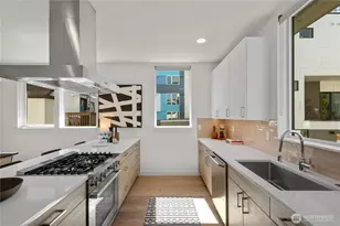 1431 22nd Ave, Seattle, WA 98122 - Photo 2