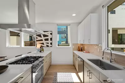 1431 22nd Avenue, Seattle, WA 98122 - Photo 1