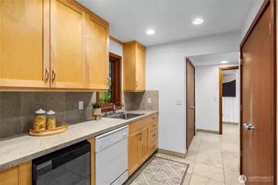 18 Holly Lane, Mercer Island, WA 98040 - Photo 14