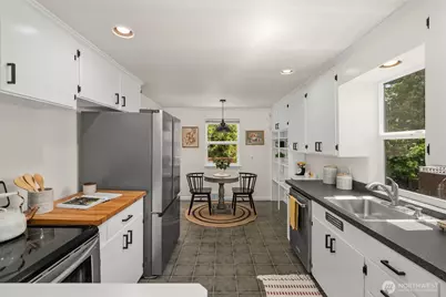 14032 Stone Avenue N, Seattle, WA 98133 - Photo 6