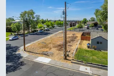 402 E Walnut Avenue, Moses Lake, WA 98837 - Photo 10