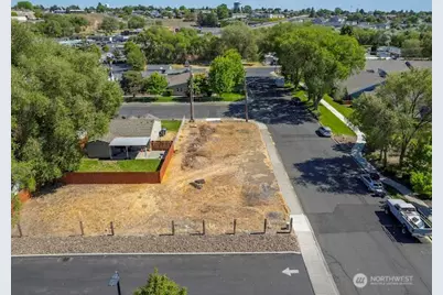 402 E Walnut Avenue, Moses Lake, WA 98837 - Photo 12