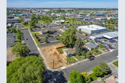 402 E Walnut Avenue, Moses Lake, WA 98837 - Photo 6