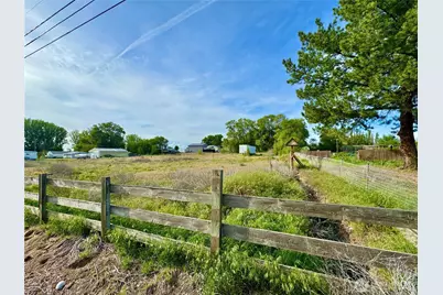 7566 Rainier Road NE, Moses Lake, WA 98837 - Photo 1