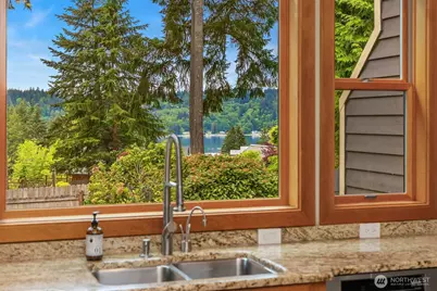 5976 NE Whitmore Way, Bainbridge Island, WA 98110 - Photo 16