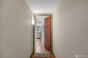 507 W Mercer St, Seattle, WA 98119 - Photo 2