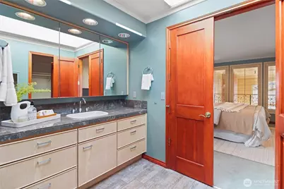 4701 NE Shore Place, Lake Forest Park, WA 98155 - Photo 22