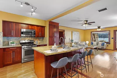 4701 NE Shore Place, Lake Forest Park, WA 98155 - Photo 26