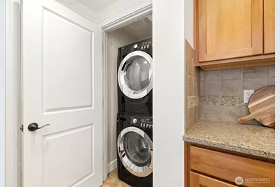 4208 Linden Avenue N, Seattle, WA 98103 - Photo 20