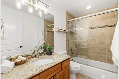 4208 Linden Avenue N, Seattle, WA 98103 - Photo 16
