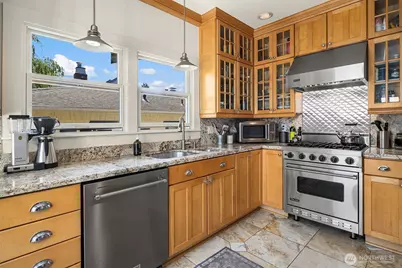 4740 4th Avenue NE, Seattle, WA 98105 - Photo 8