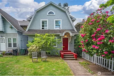 5231 12th Avenue NE, Seattle, WA 98105 - Photo 1