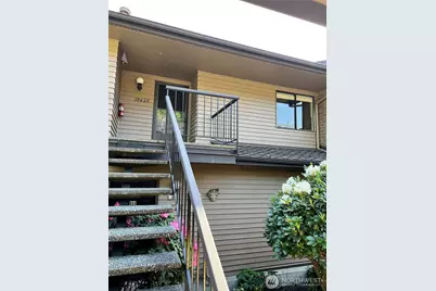 10628 Glen Acres Dr S, Seattle, WA 98168 - Photo 2