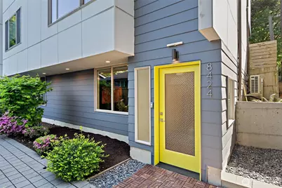 8424 24th Avenue SW, Seattle, WA 98106 - Photo 2