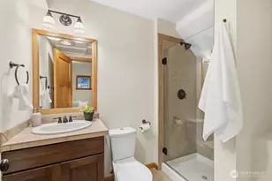 806 N 49th St, Seattle, WA 98103 - Photo 22