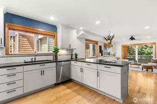 806 N 49th St, Seattle, WA 98103 - Photo 6