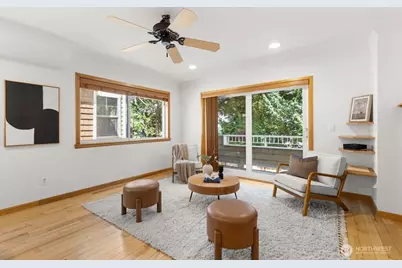 806 N 49th Street, Seattle, WA 98103 - Photo 12