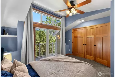806 N 49th Street, Seattle, WA 98103 - Photo 16