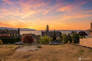 1027 15th St, Bellingham, WA 98225 - Photo 1