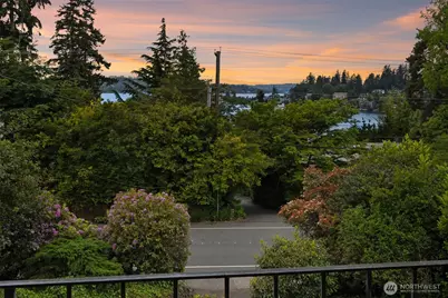 9510 Lake Washington Boulevard NE, Bellevue, WA 98004 - Photo 10