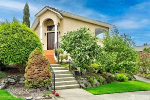 750 Maple St, Edmonds, WA 98020 - Photo 1
