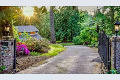 3733 221st Avenue SE, Sammamish, WA 98075 - Photo 2