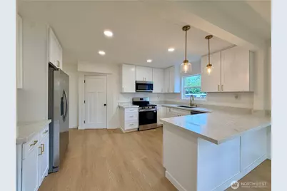 10216 Ainsworth Avenue S, Tacoma, WA 98444 - Photo 14