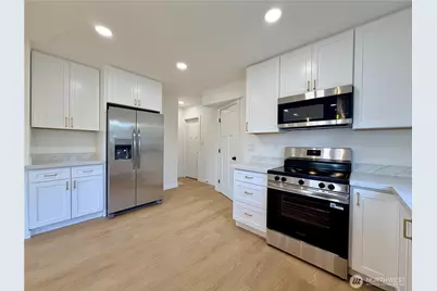 10216 Ainsworth Avenue S, Tacoma, WA 98444 - Photo 12
