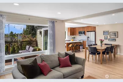 4531 Stanford Avenue NE, Seattle, WA 98105 - Photo 6