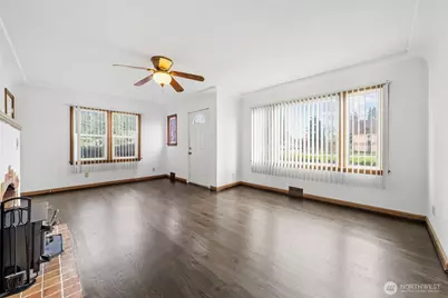 205 W Saar Street, Kent, WA 98032 - Photo 4