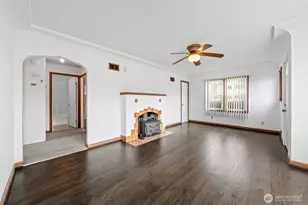 205 W Saar St, Kent, WA 98032 - Photo 8
