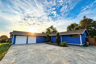 1836 NE 16th St, Renton, WA 98056 - Photo 2