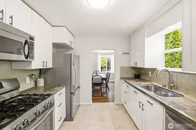 9416 5th Avenue NE, Seattle, WA 98115 - Photo 10