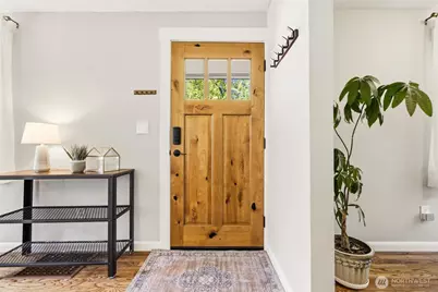 9416 5th Avenue NE, Seattle, WA 98115 - Photo 2