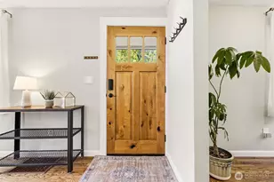 9416 5th Ave NE, Seattle, WA 98115 - Photo 2