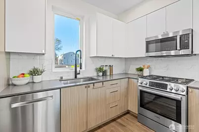 2310 W Newton Street, Seattle, WA 98199 - Photo 6
