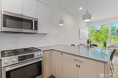 2310 W Newton Street, Seattle, WA 98199 - Photo 8