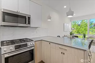 2310 W Newton St, Seattle, WA 98199 - Photo 8