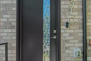 2310 W Newton St, Seattle, WA 98199 - Photo 2