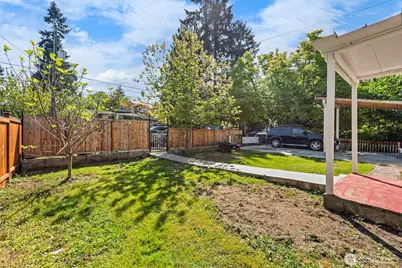 13721 37th Avenue NE, Seattle, WA 98125 - Photo 4