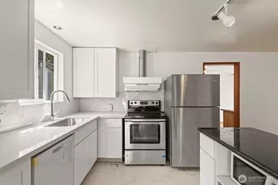 13721 37th Avenue NE, Seattle, WA 98125 - Photo 10