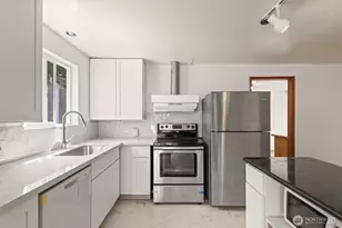 13721 37th Ave NE, Seattle, WA 98125 - Photo 10