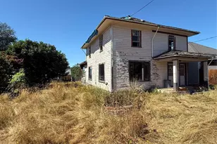 222 12th St, Raymond, WA 98577 - Photo 2