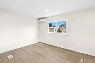 12200 Stone Ave N, Seattle, WA 98133 - Photo 16