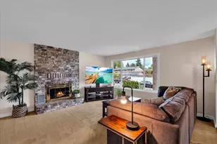 12818 NE 135th St, Kirkland, WA 98034 - Photo 4